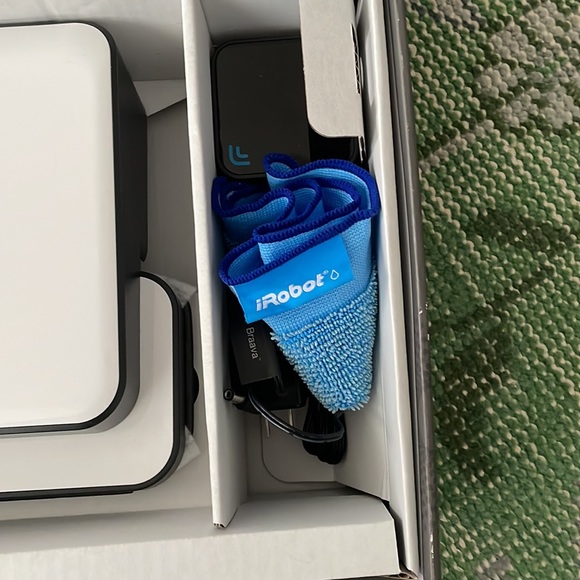 iRobot Braava 320 - good condition - white - Picture 4 of 5